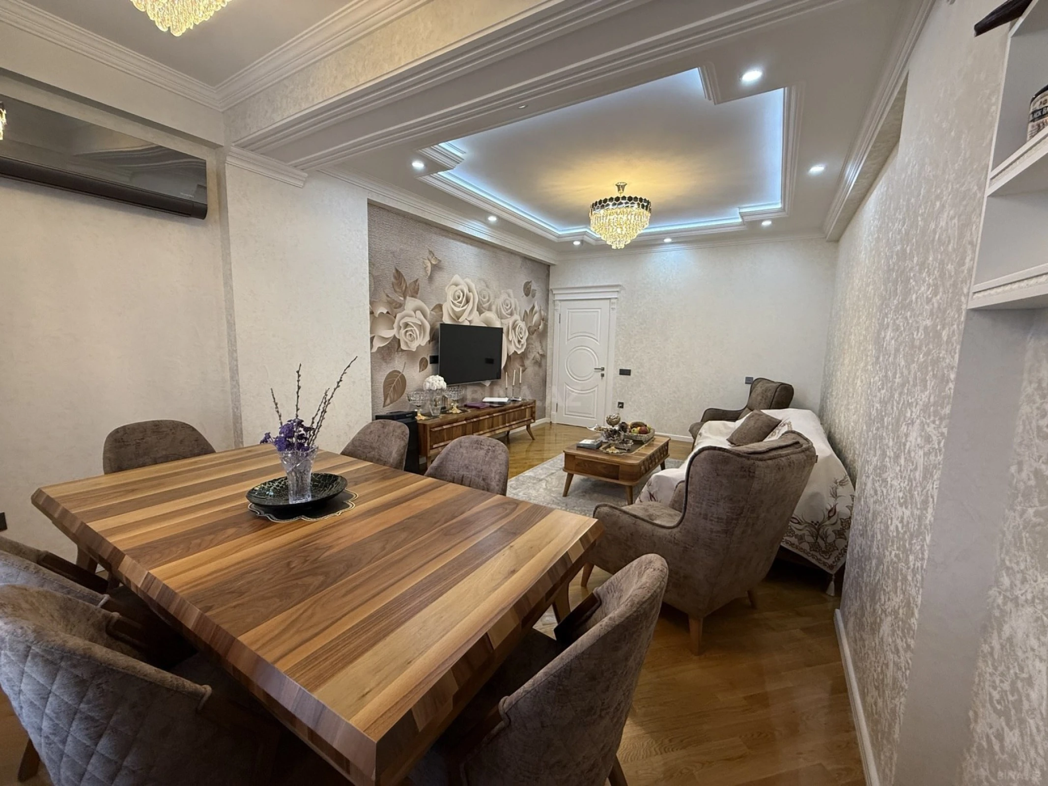 Satılır 3 otaqlı mənzil 115 m²