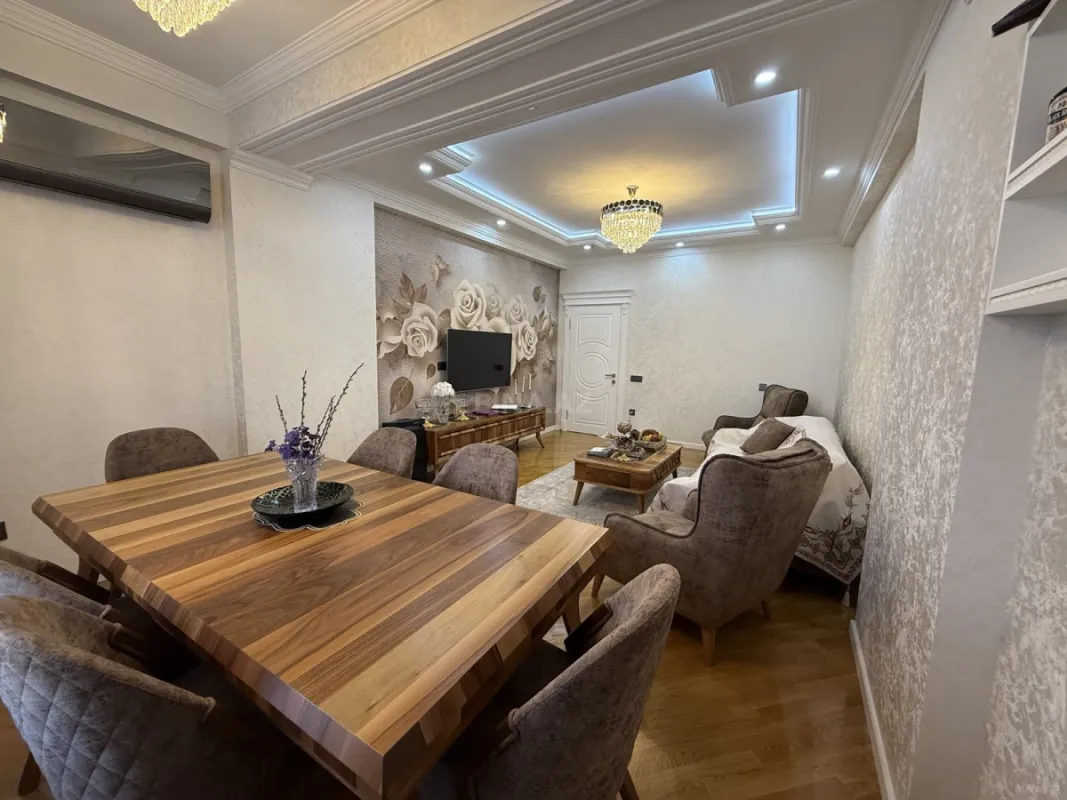 Satılır 3 otaqlı mənzil 115 m²