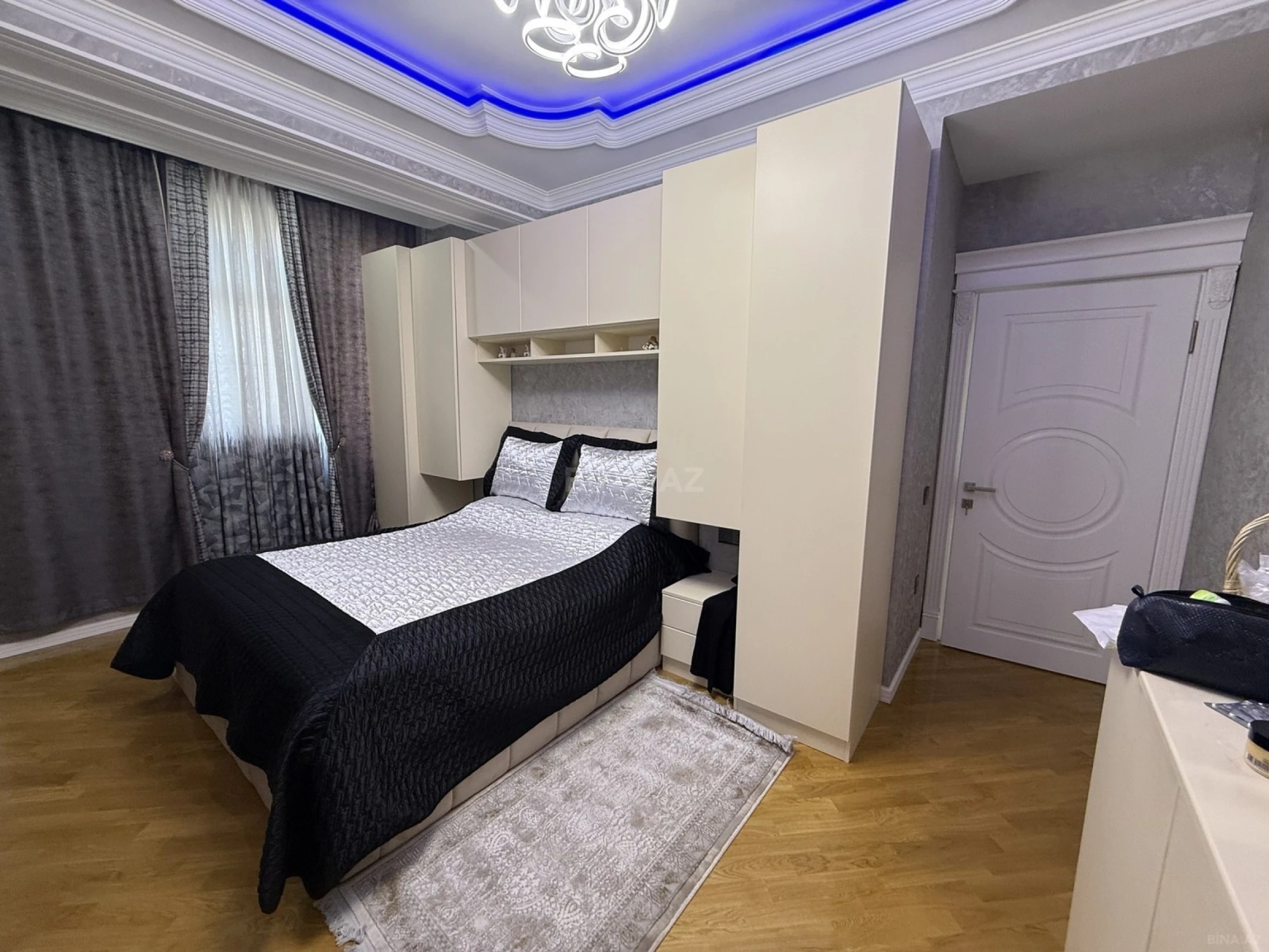 Satılır 3 otaqlı mənzil 115 m²