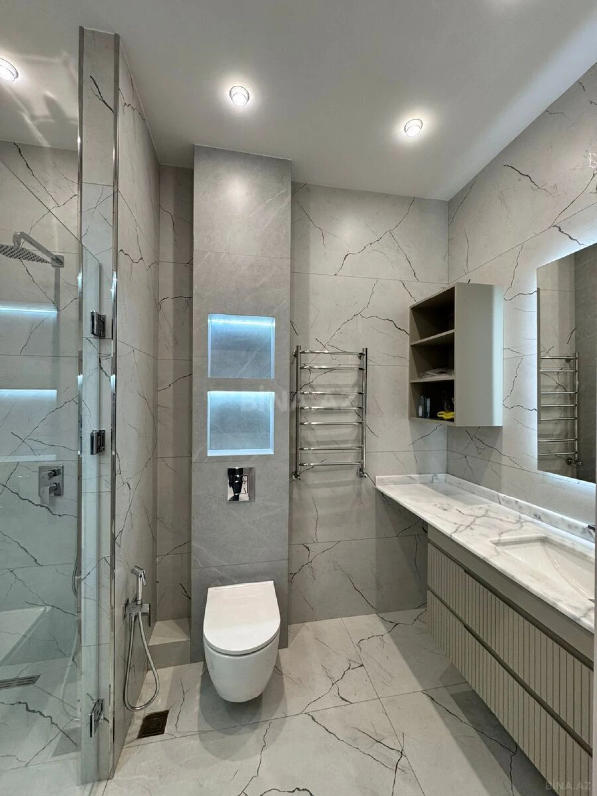 Satılır 3 otaqlı mənzil 125 m²