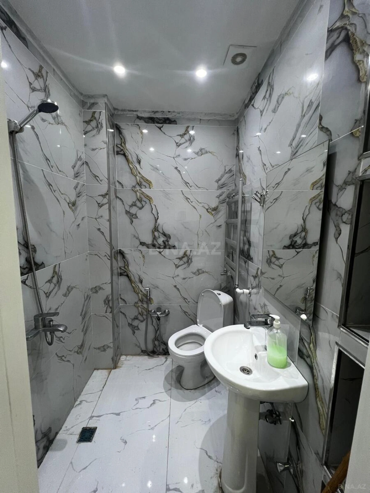 Kirayə verilir 2 otaqlı mənzil 50 m²