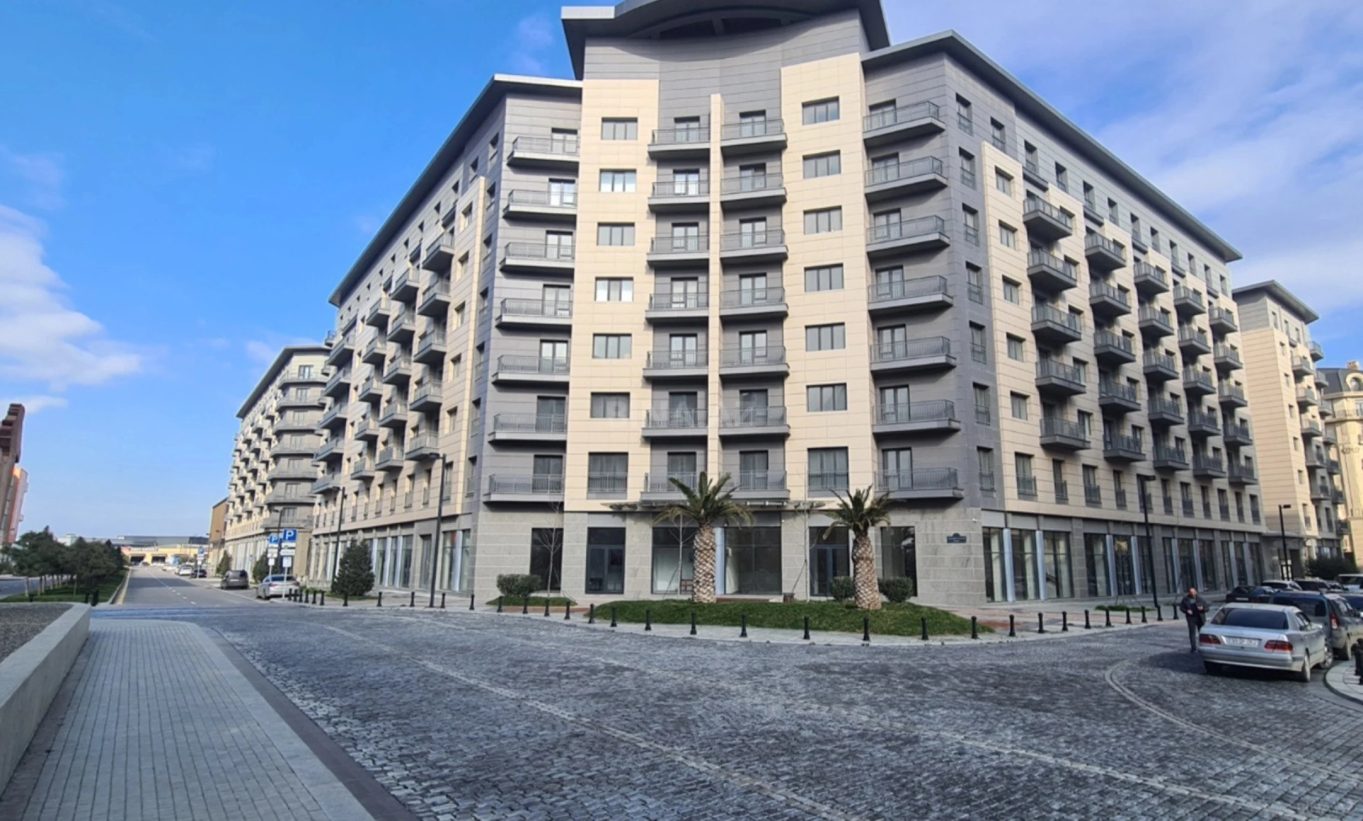 Satılır 5 otaqlı mənzil 250 m²