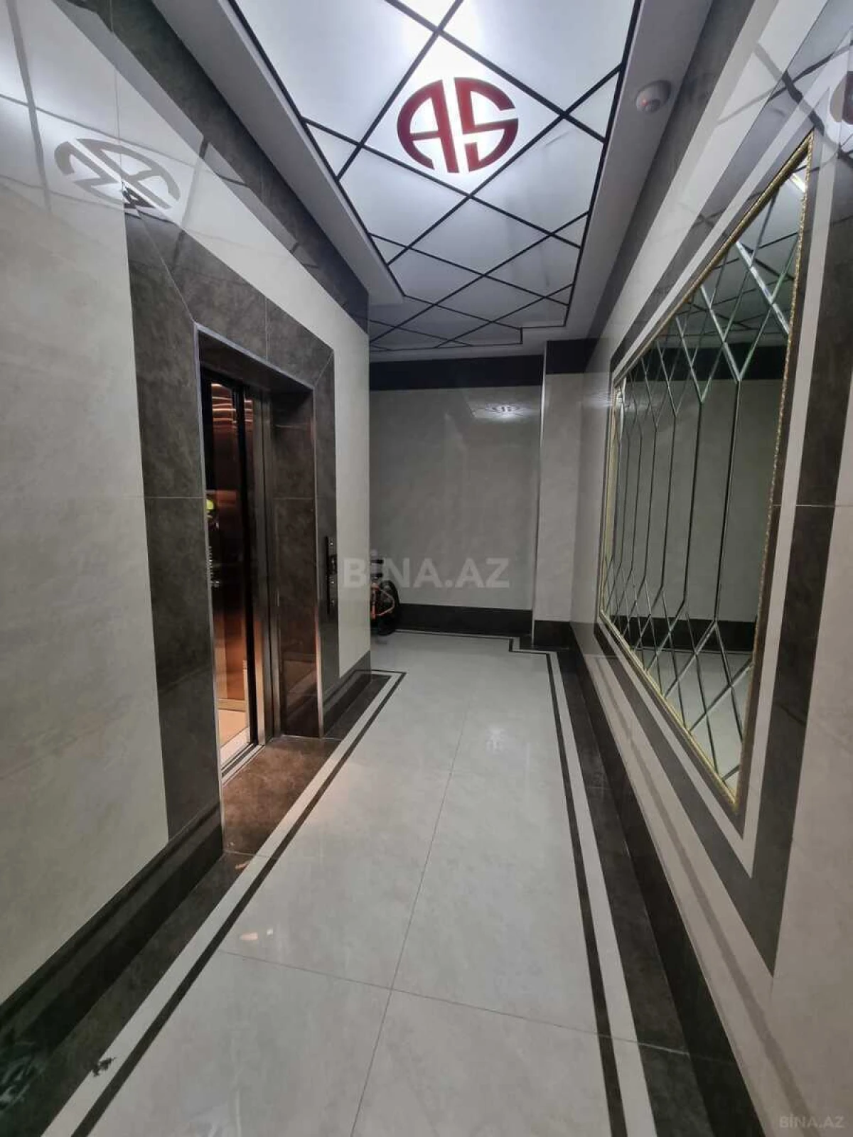 Satılır 5 otaqlı mənzil 250 m²