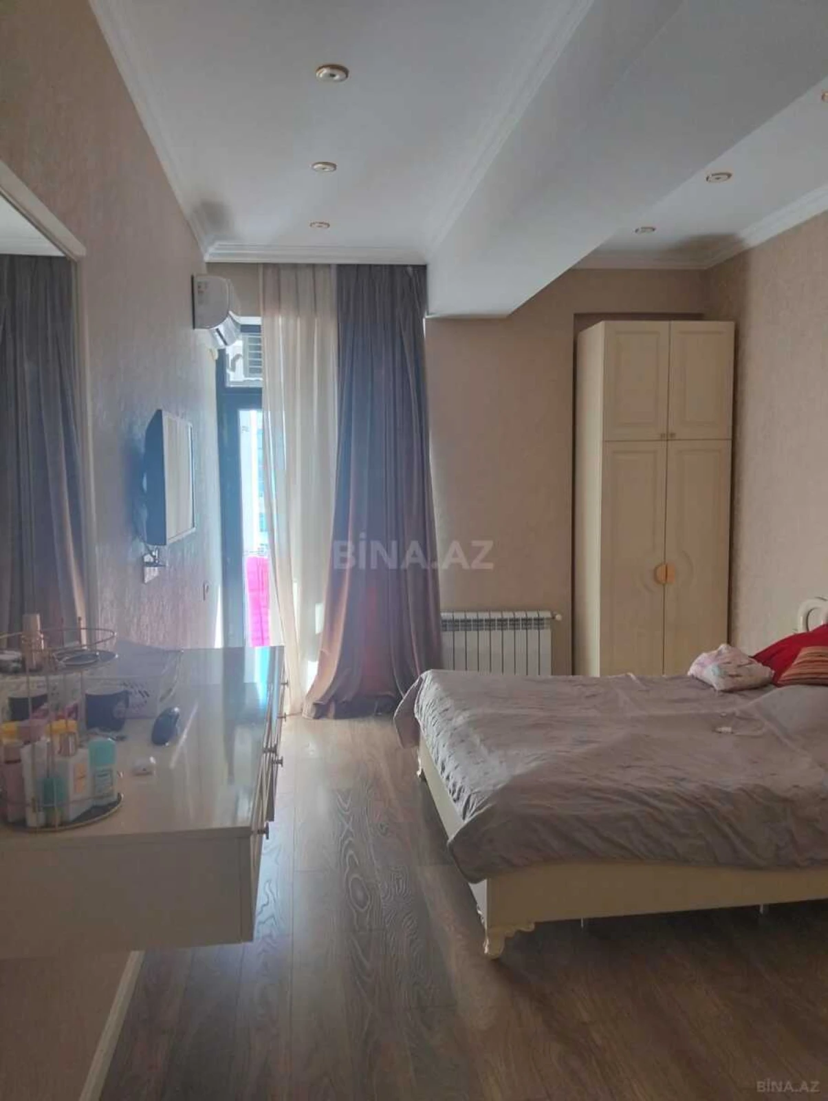 Satılır 4 otaqlı mənzil 160 m²