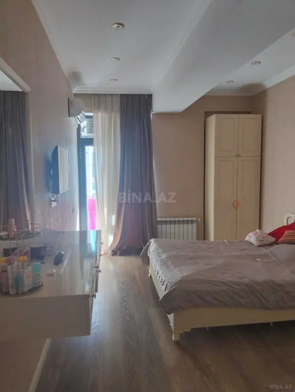 Satılır 4 otaqlı mənzil 160 m²