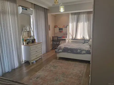 Satılır 4 otaqlı mənzil 160 m²