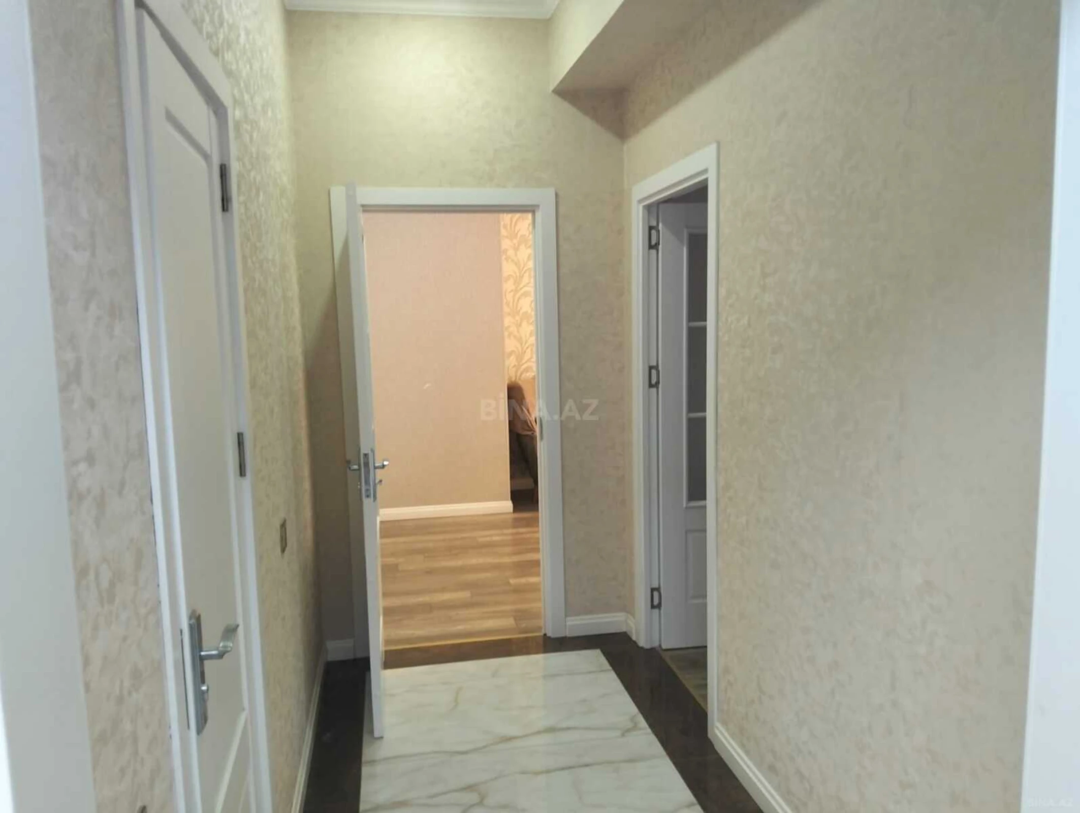 Satılır 4 otaqlı mənzil 160 m²