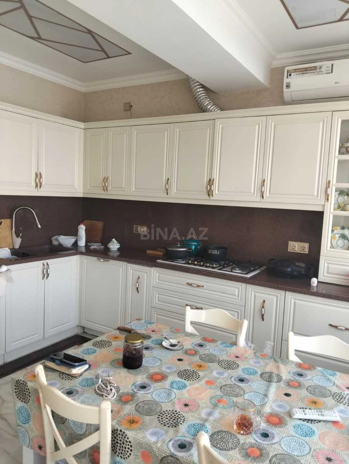 Satılır 4 otaqlı mənzil 160 m²
