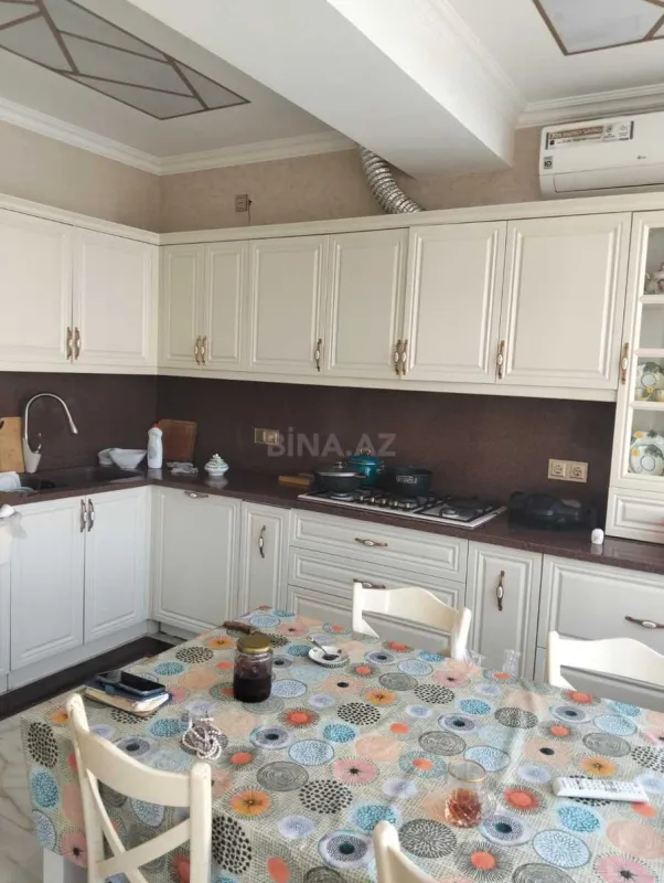 Satılır 4 otaqlı mənzil 160 m²