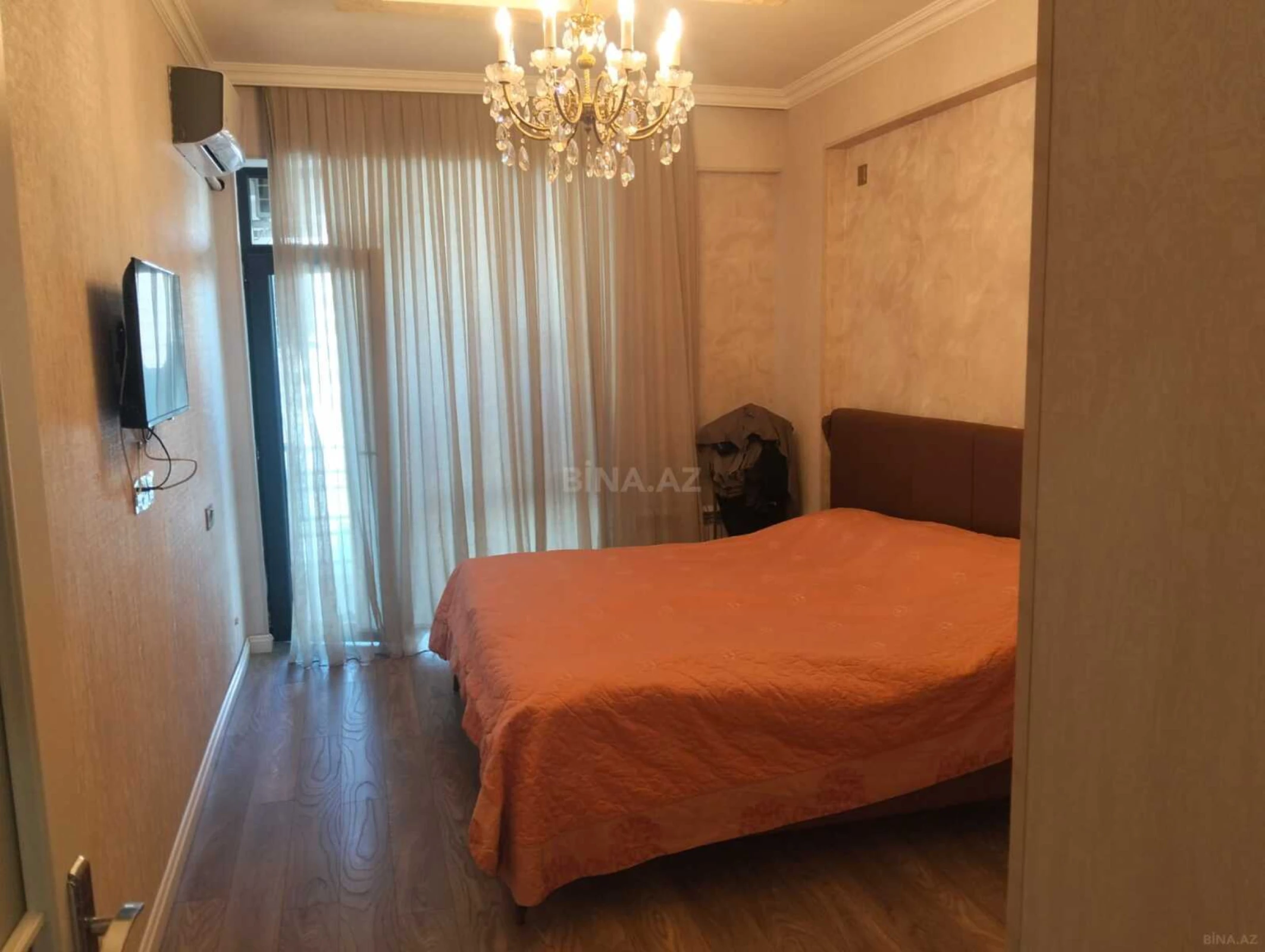Satılır 4 otaqlı mənzil 160 m²