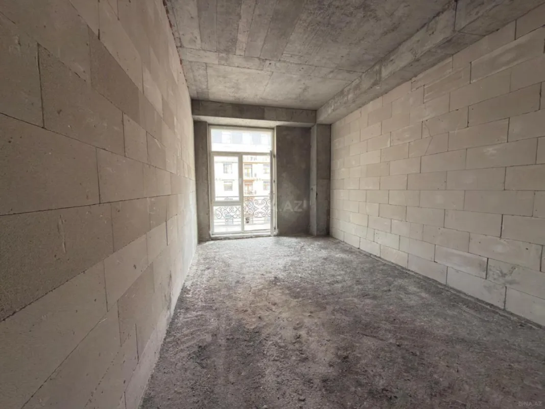 Satılır 4 otaqlı mənzil 160 m²