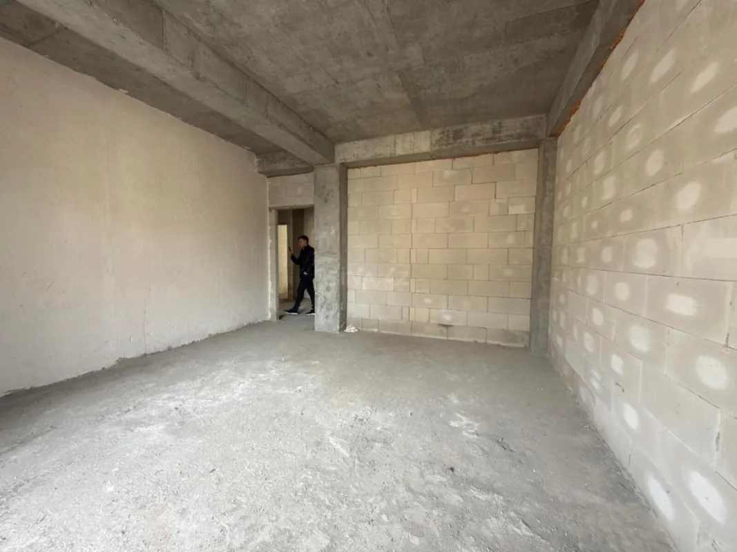 Satılır 4 otaqlı mənzil 160 m²