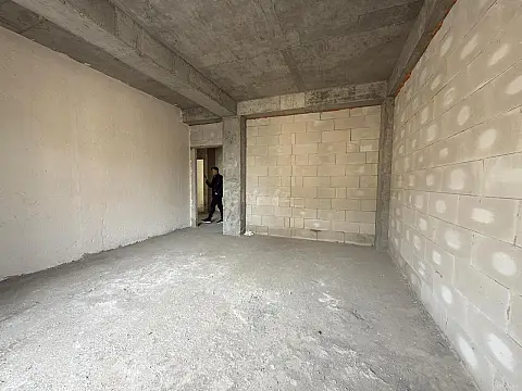 Satılır 4 otaqlı mənzil 160 m²