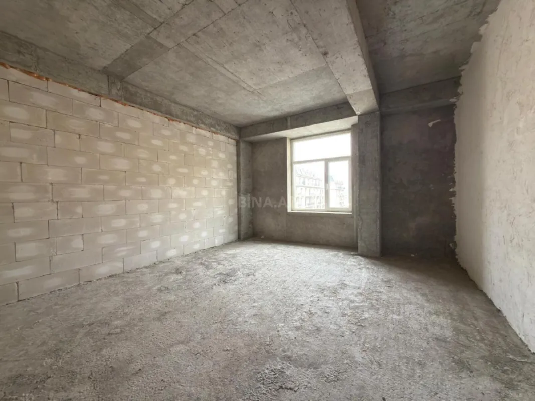 Satılır 4 otaqlı mənzil 160 m²