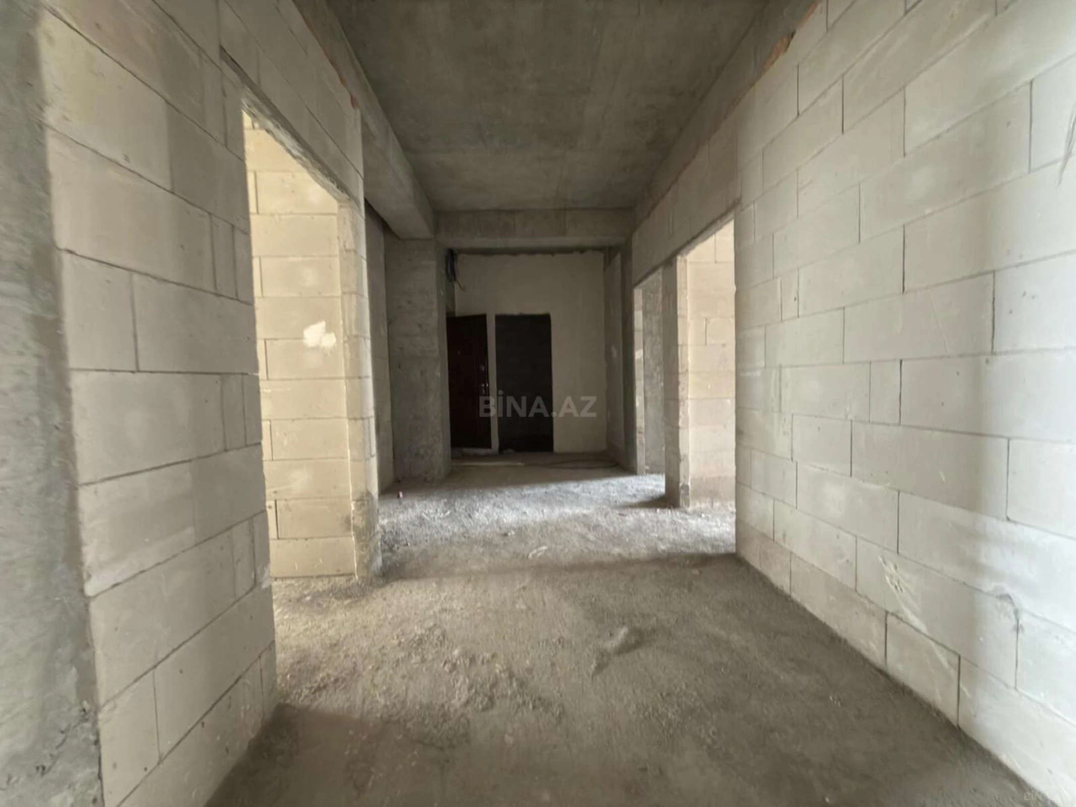 Satılır 4 otaqlı mənzil 160 m²