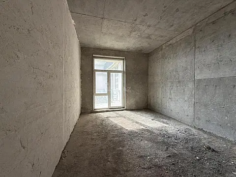 Satılır 4 otaqlı mənzil 160 m²