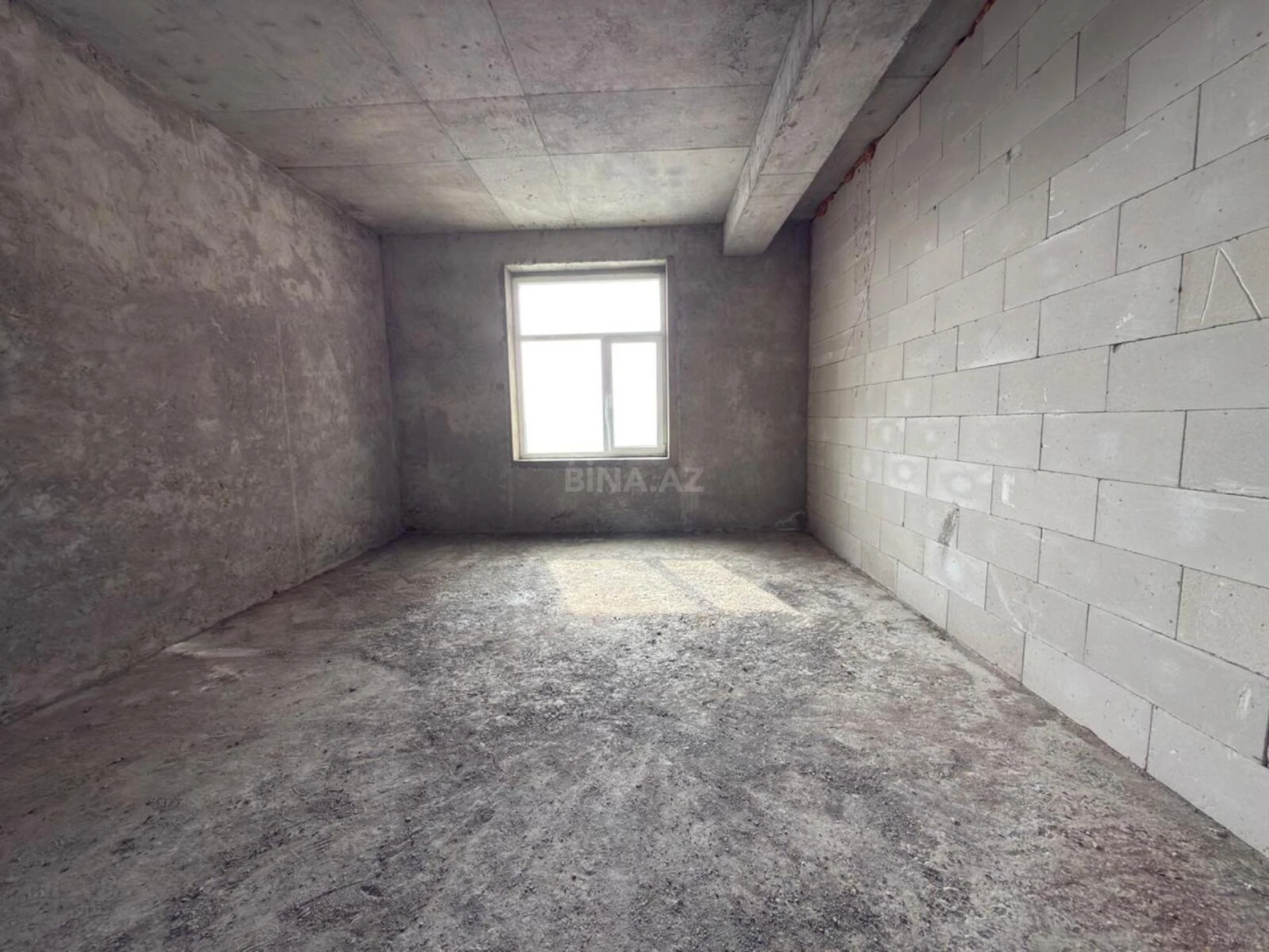 Satılır 4 otaqlı mənzil 160 m²