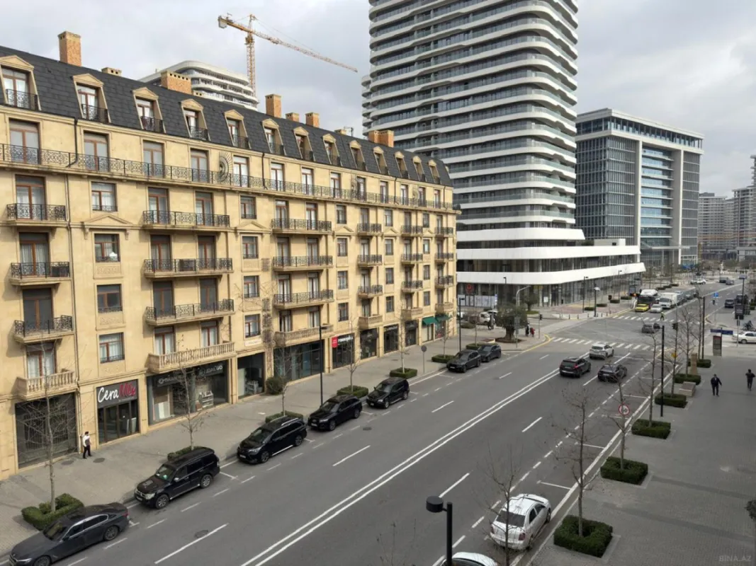 Satılır 4 otaqlı mənzil 160 m²