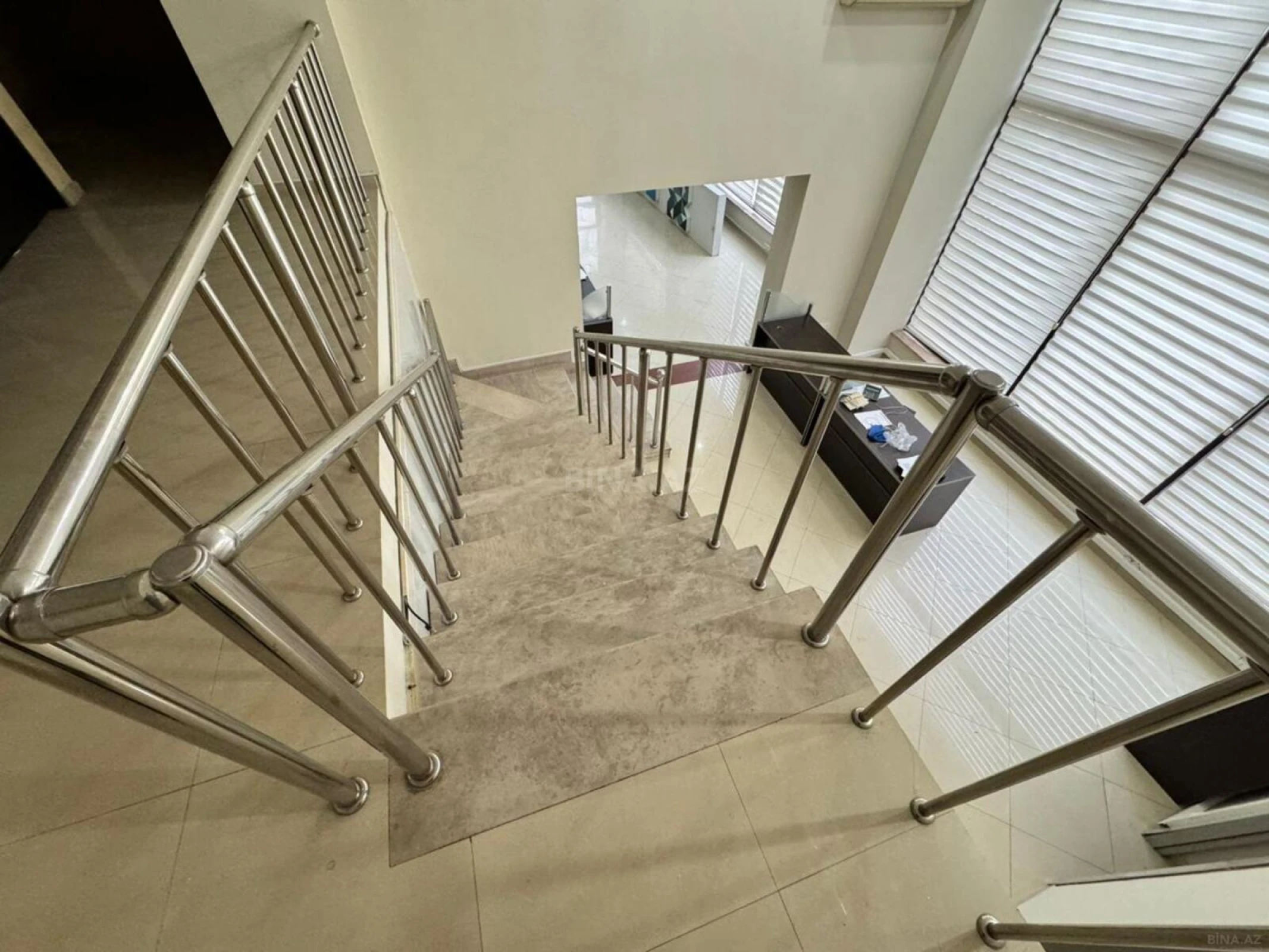 Kirayə verilir obyekt 330 m²