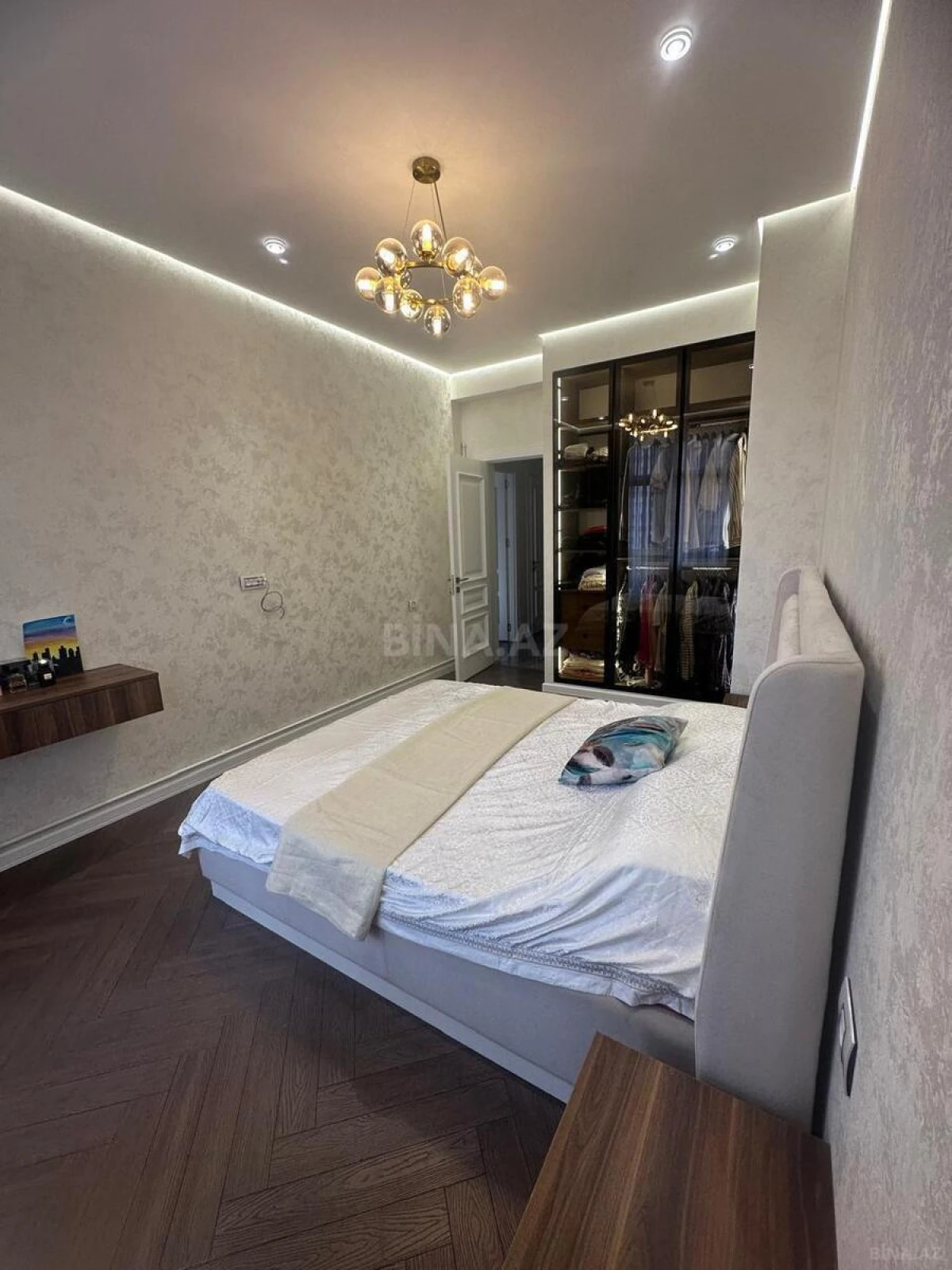 Satılır 3 otaqlı mənzil 107 m²