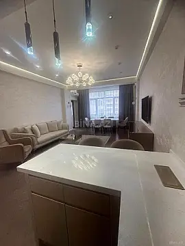 Satılır 3 otaqlı mənzil 107 m² — Bakı 3 otaq 107.00 m²