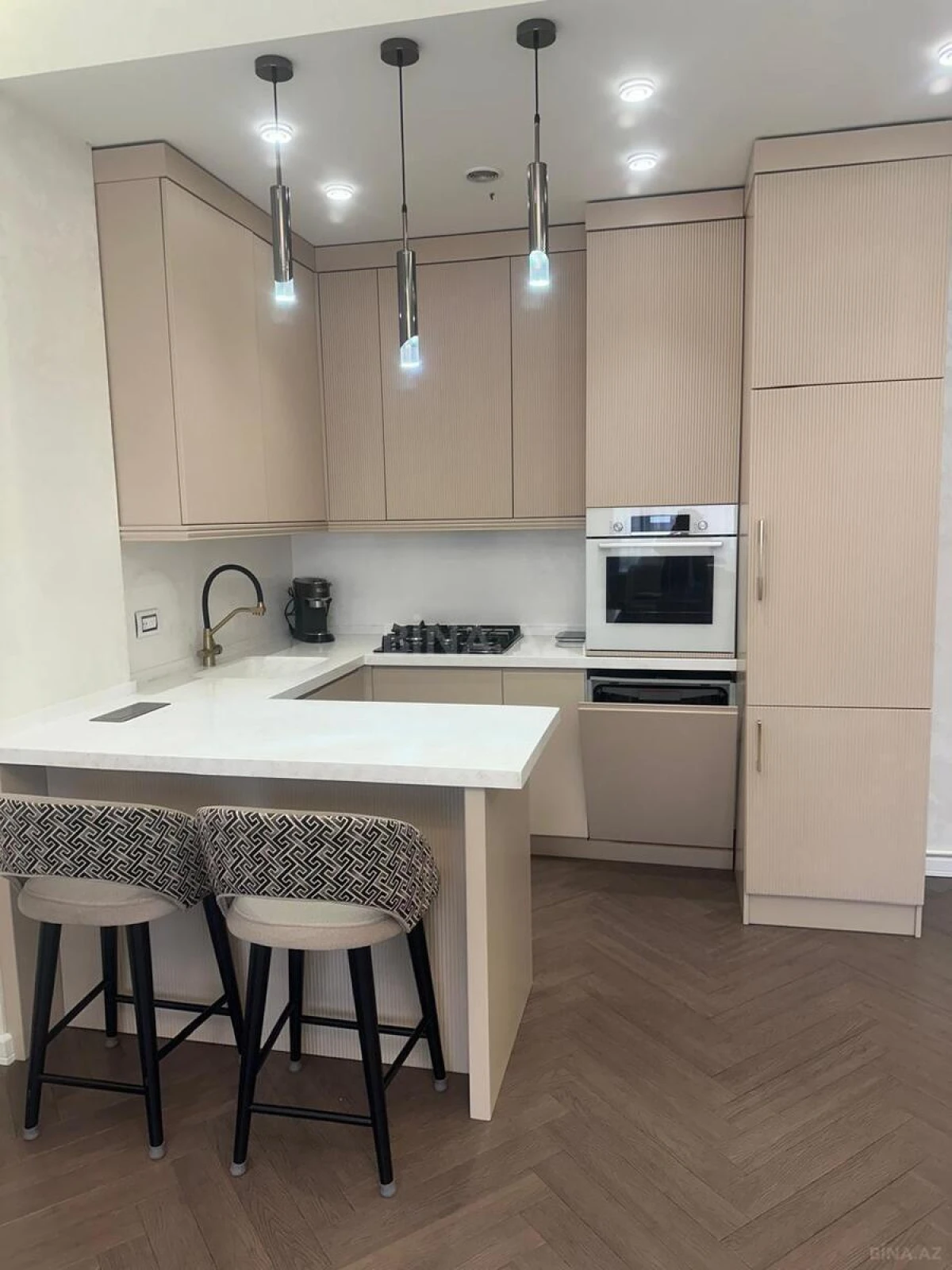 Satılır 3 otaqlı mənzil 107 m²