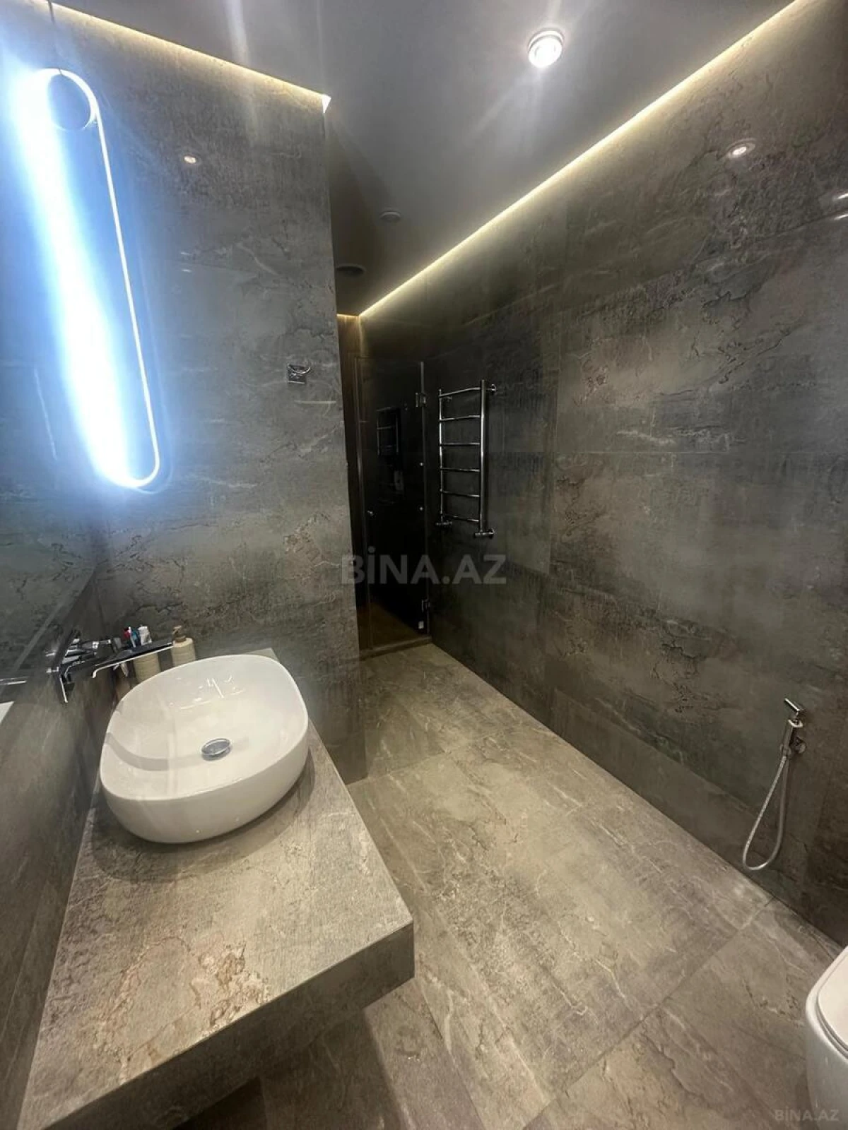 Satılır 3 otaqlı mənzil 107 m²