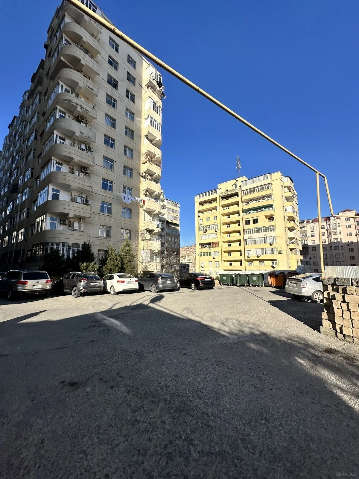 Satılır 3 otaqlı mənzil 124 m²