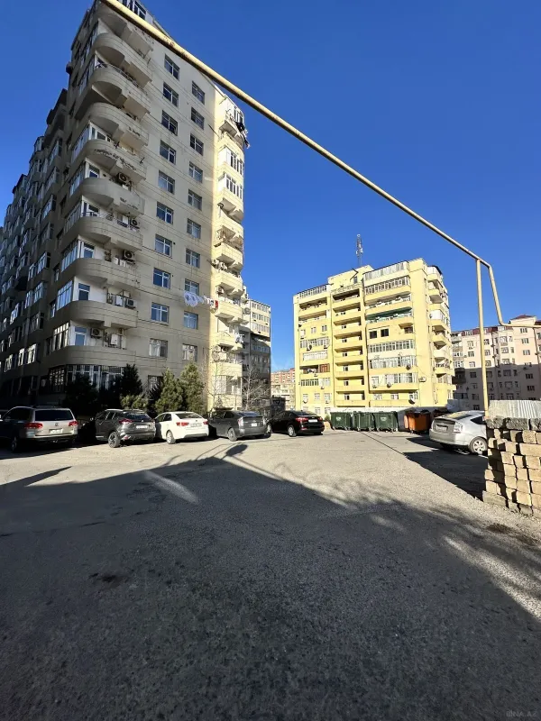 Satılır 3 otaqlı mənzil 124 m²