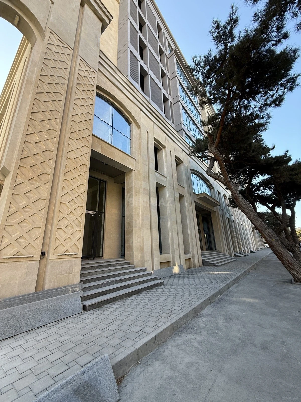 Satılır 3 otaqlı mənzil 144 m²