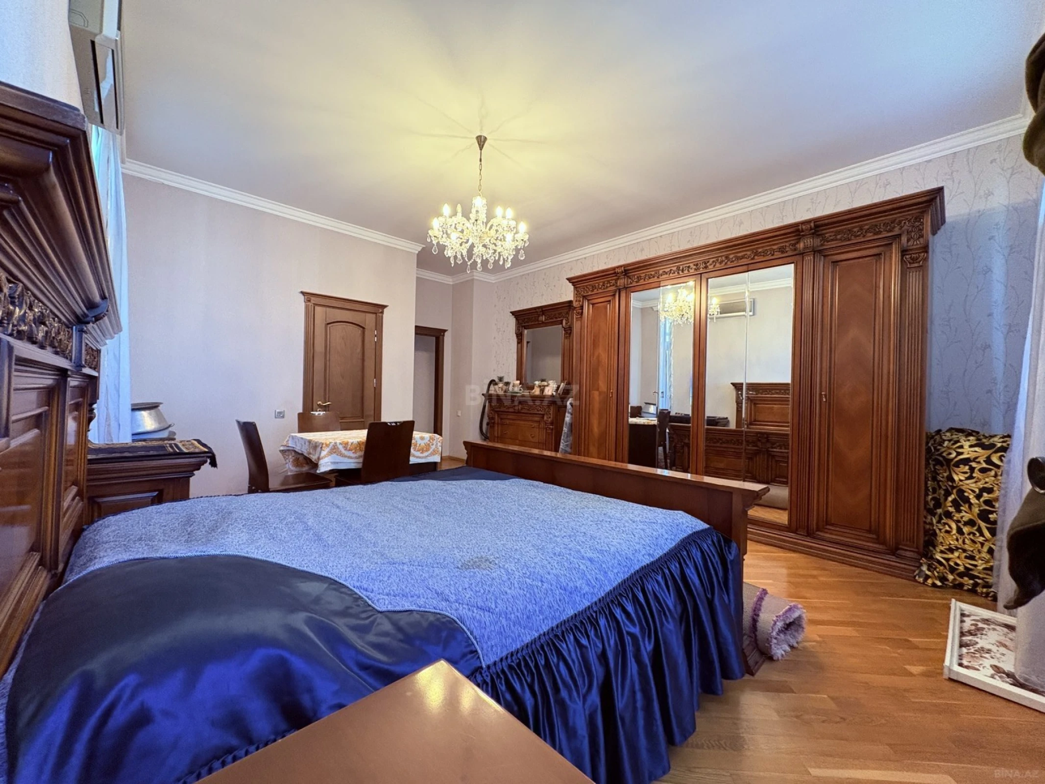 Satılır 3 otaqlı mənzil 156 m²