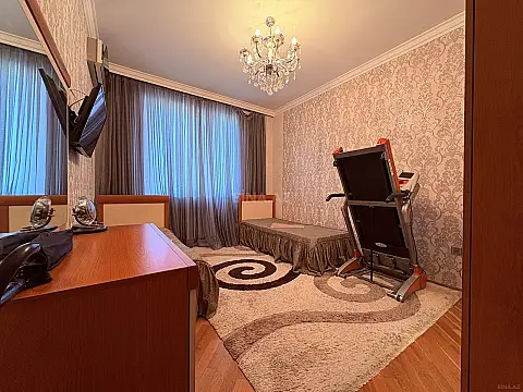 Satılır 3 otaqlı mənzil 156 m²