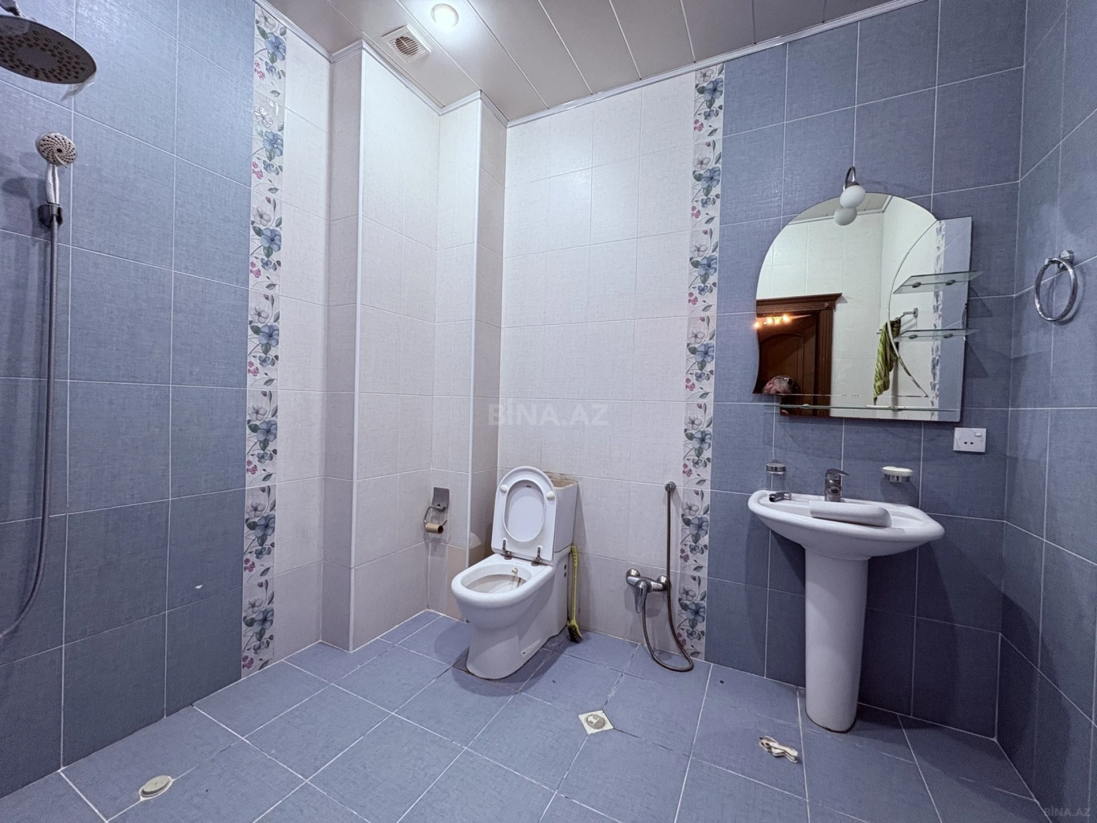 Satılır 3 otaqlı mənzil 156 m²