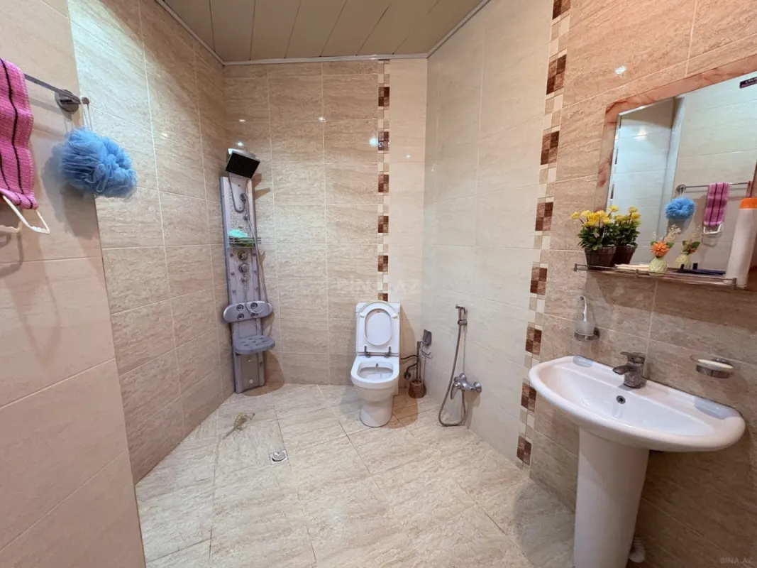 Satılır 3 otaqlı mənzil 156 m²