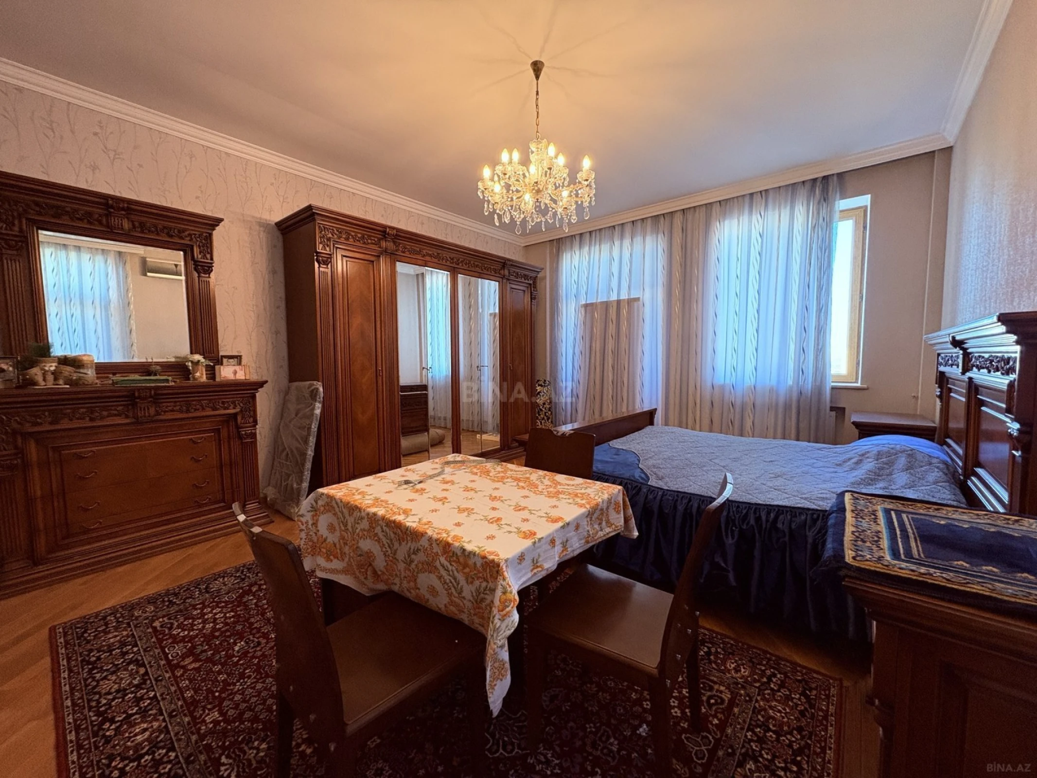 Satılır 3 otaqlı mənzil 156 m²