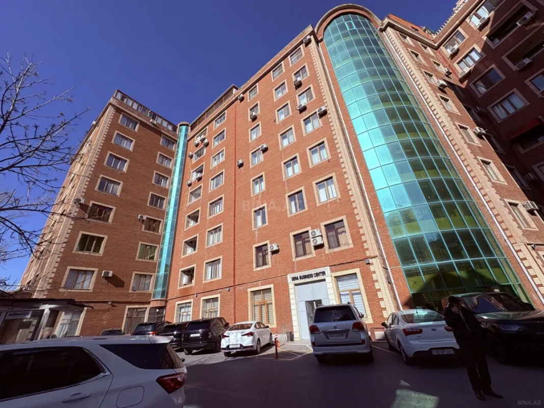 Satılır 3 otaqlı mənzil 156 m²