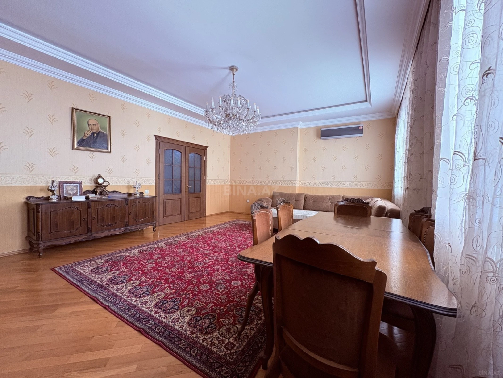Satılır 3 otaqlı mənzil 156 m²