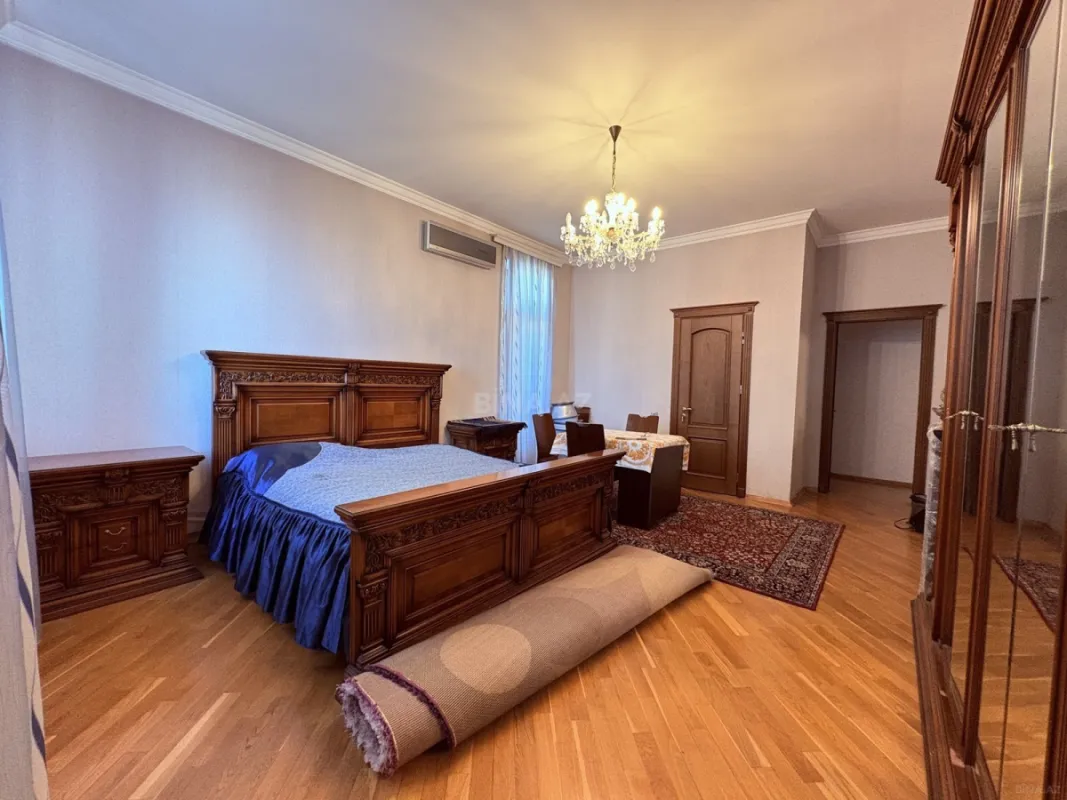 Satılır 3 otaqlı mənzil 156 m²