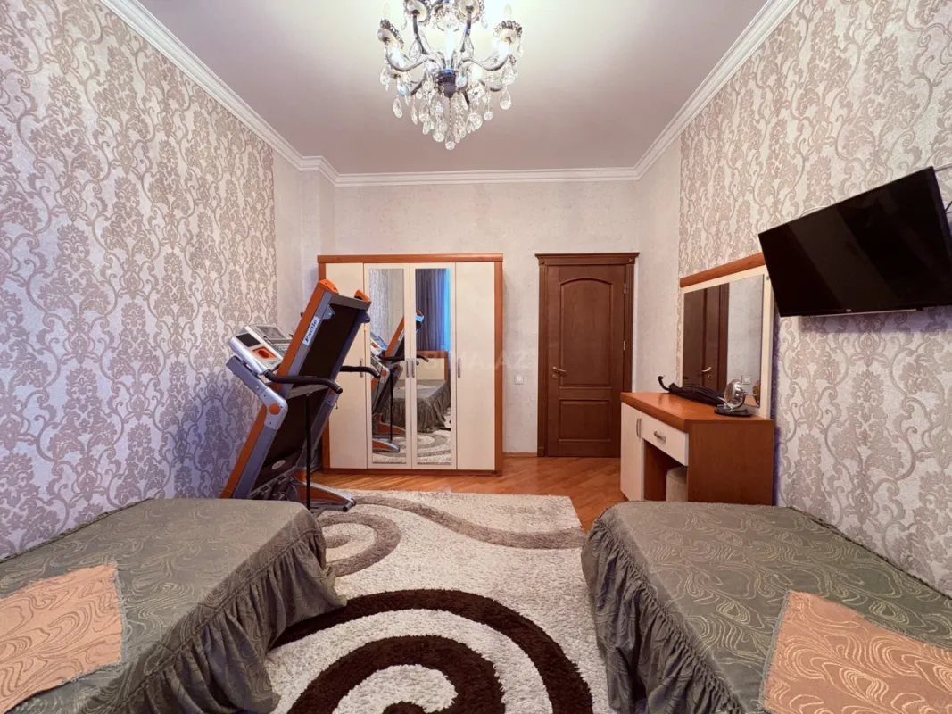 Satılır 3 otaqlı mənzil 156 m²