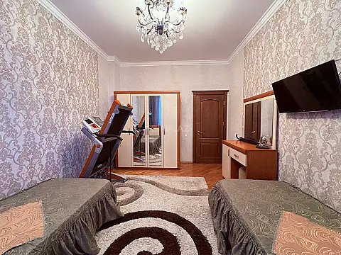 Satılır 3 otaqlı mənzil 156 m²