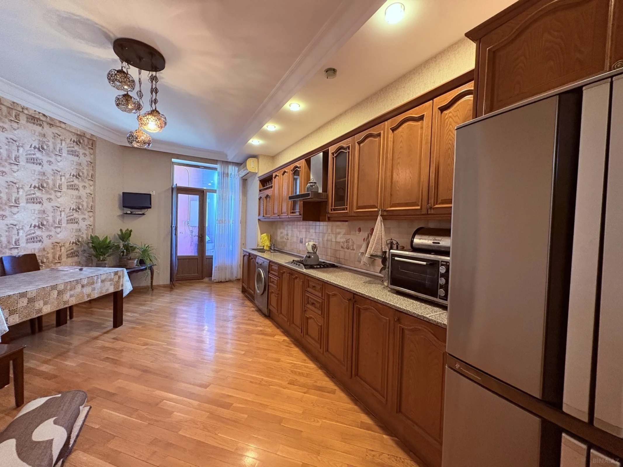 Satılır 3 otaqlı mənzil 156 m²