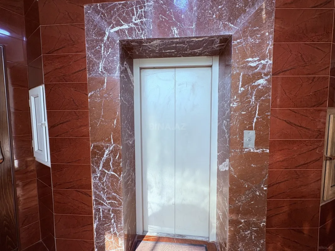 Satılır 3 otaqlı mənzil 156 m²