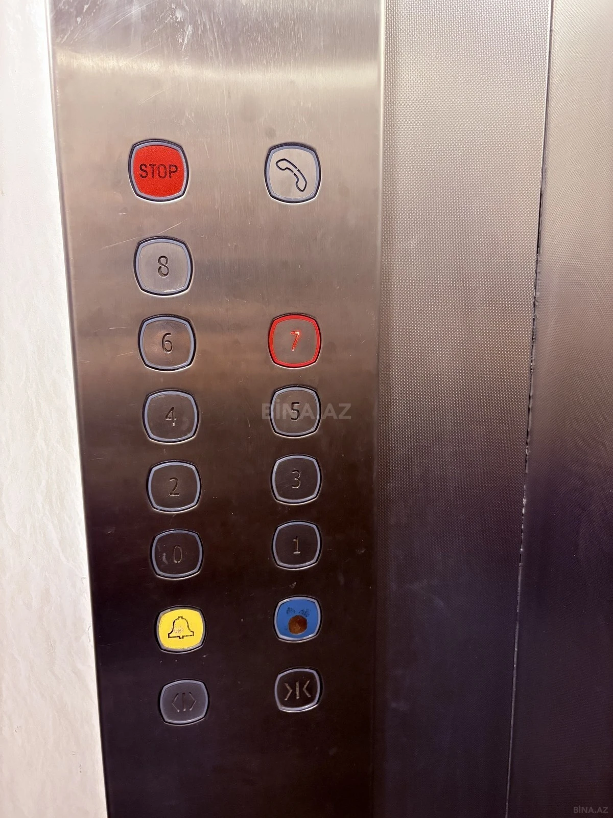 Satılır 3 otaqlı mənzil 156 m²