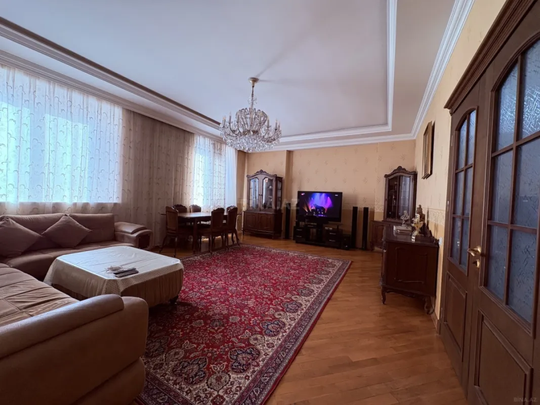 Satılır 3 otaqlı mənzil 156 m²