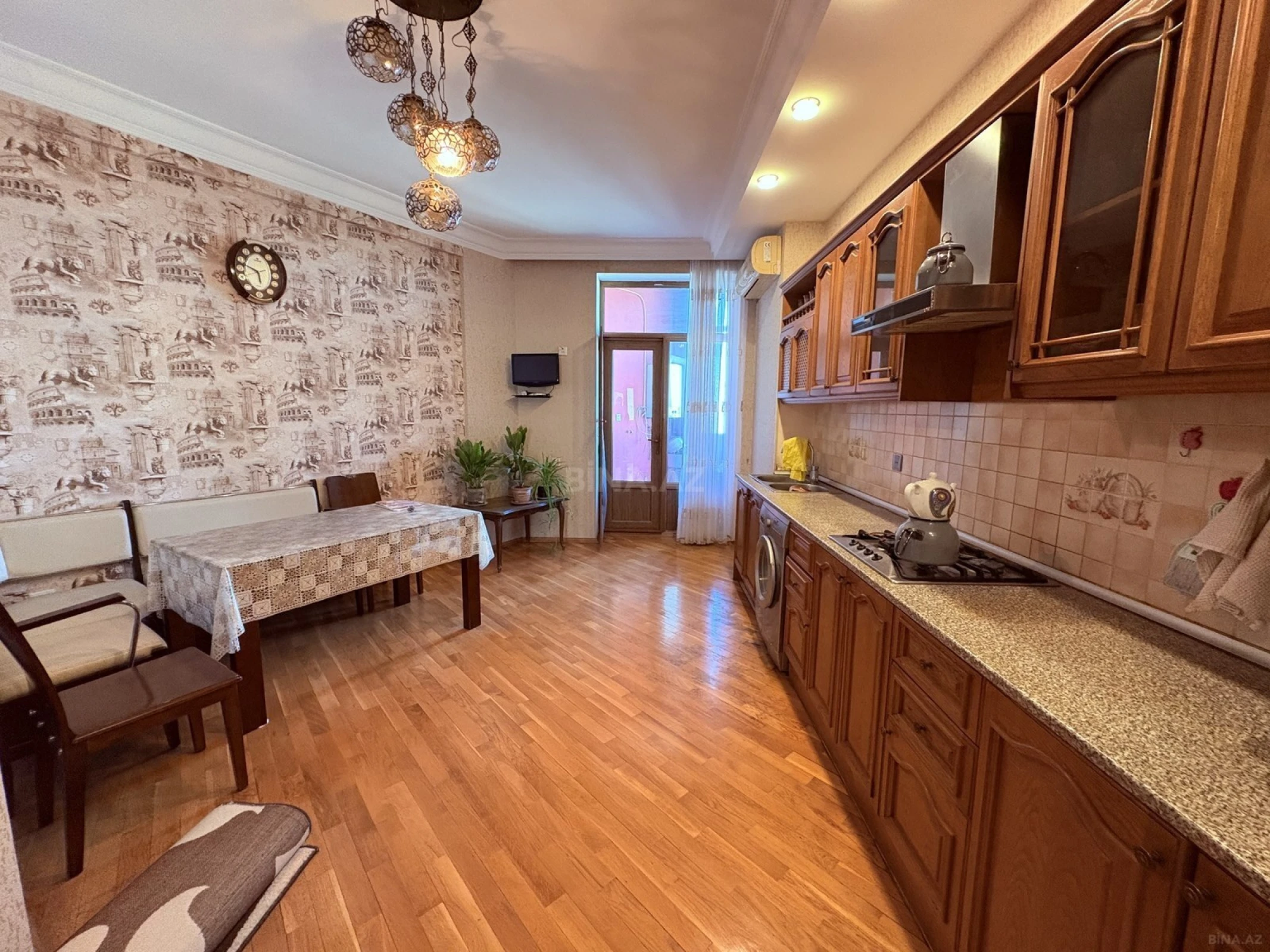 Satılır 3 otaqlı mənzil 156 m²