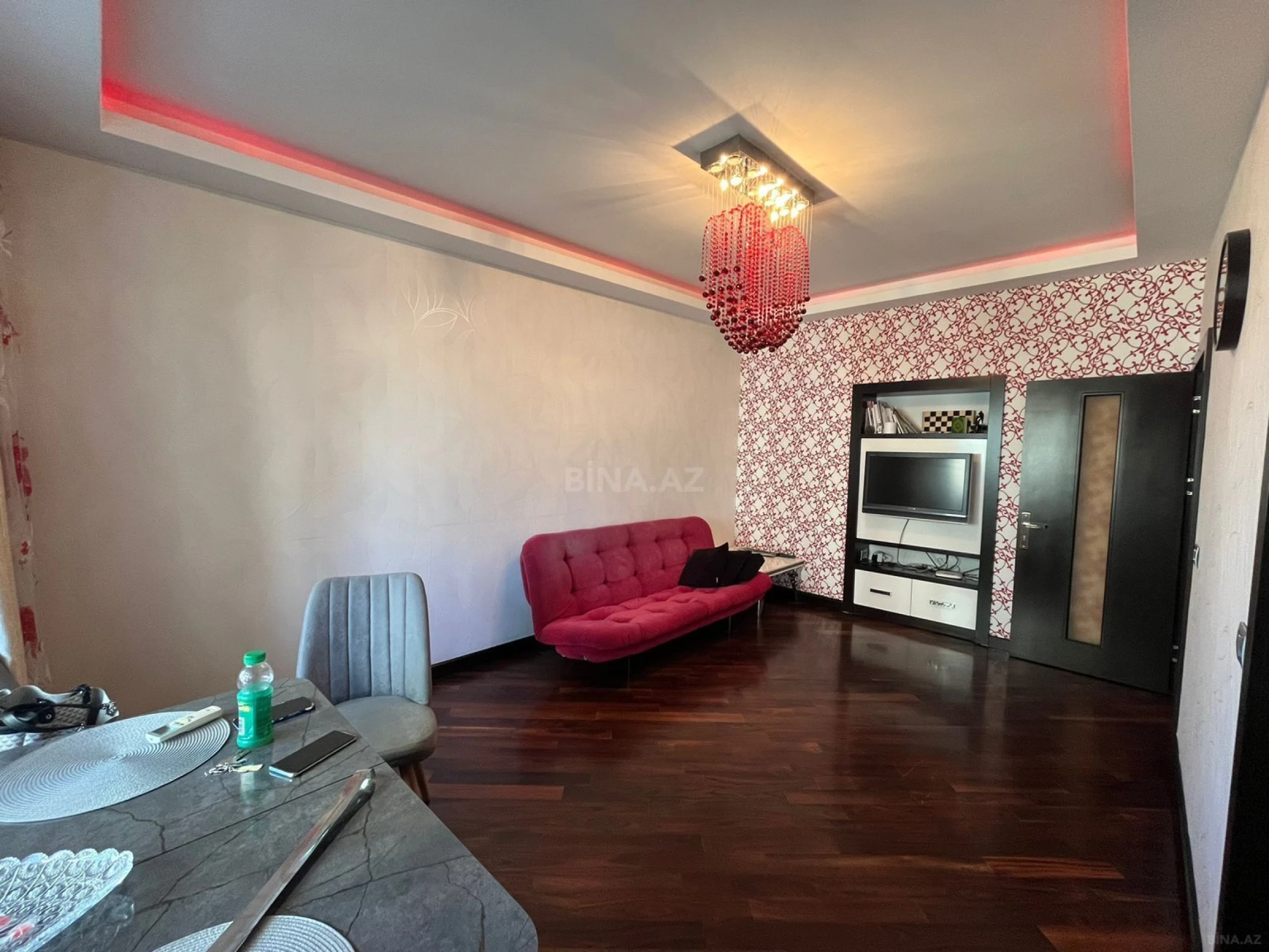Satılır 3 otaqlı mənzil 98 m²