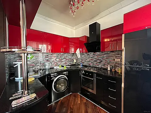 Satılır 3 otaqlı mənzil 98 m²