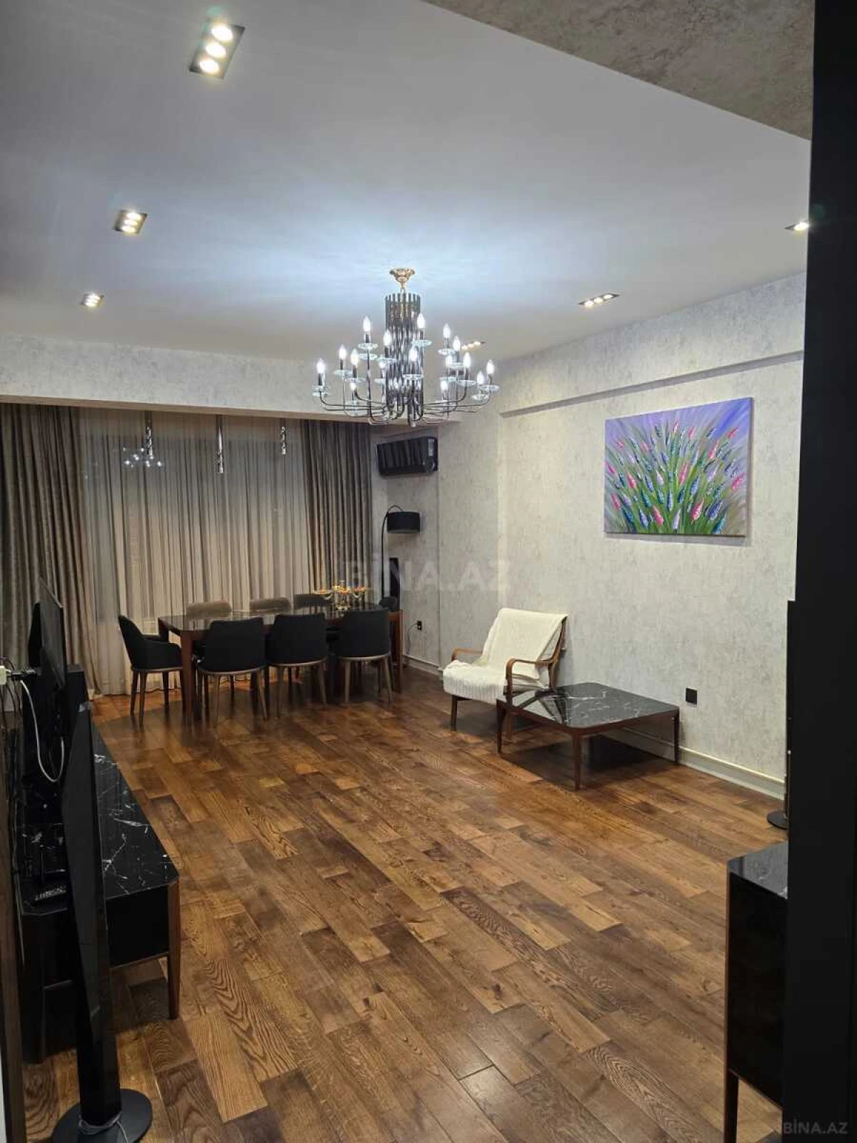Kirayə verilir 4 otaqlı mənzil 155 m²