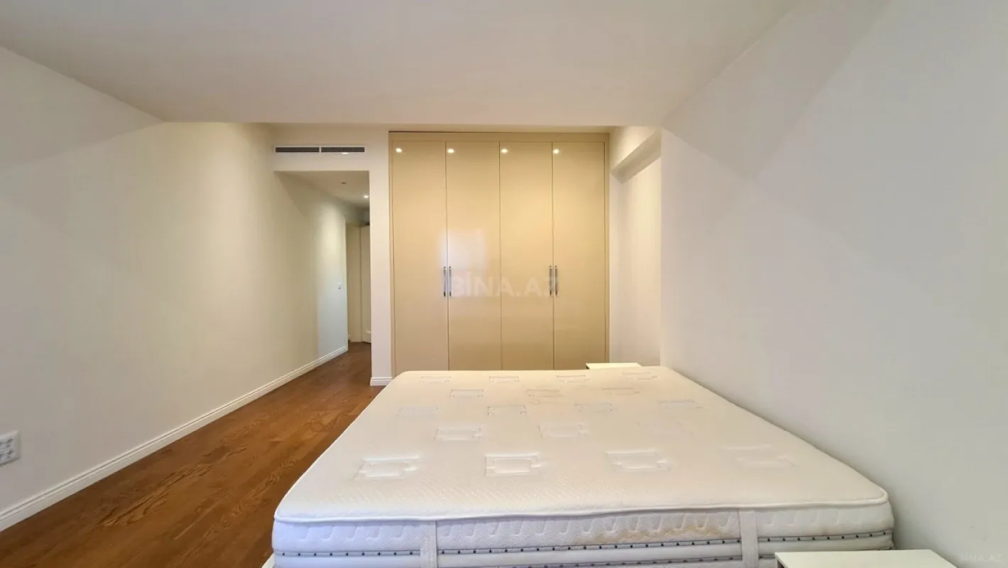 Kirayə verilir 4 otaqlı mənzil 167 m²
