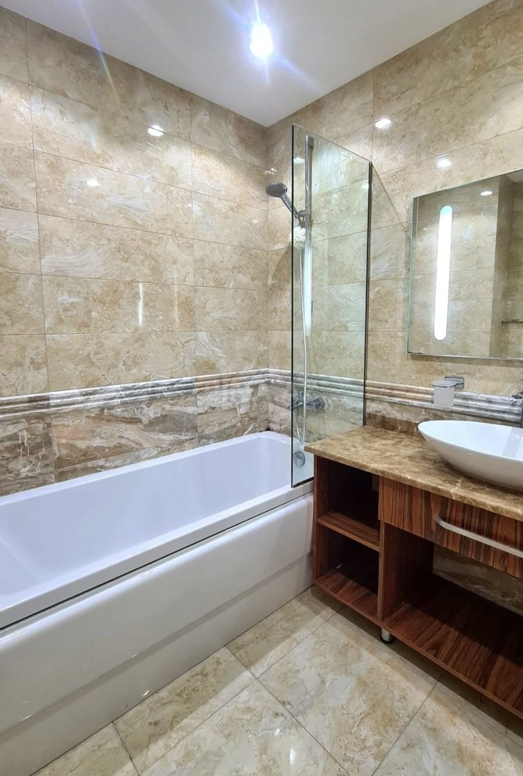 Kirayə verilir 4 otaqlı mənzil 167 m²